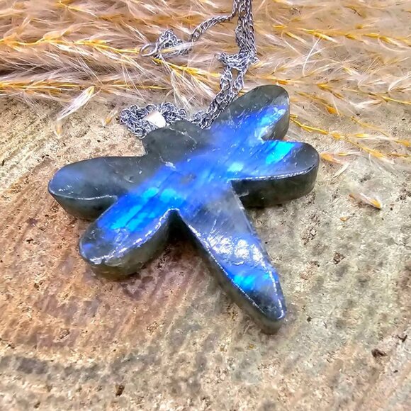 Nature Labradorite Carved Flashy Dragonfly Pendant Necklace - Picture 5 of 10